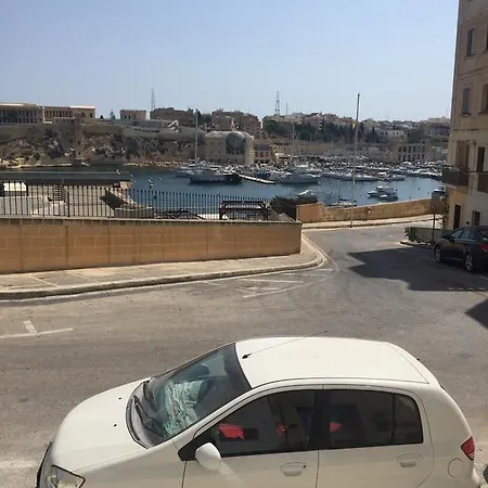 Апартаменты Typical Maltese House *